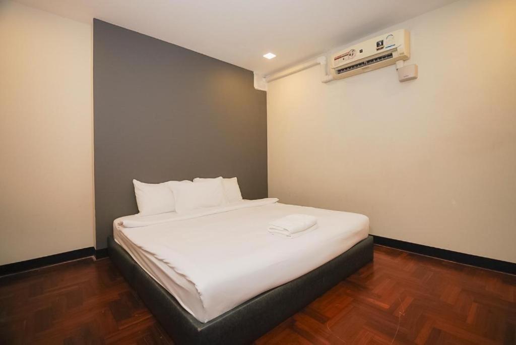 Go Inn Silom Bts Surasak Station V โกอินน์ สีลม Bts สถานีสุรศักดิ์ Банкок Екстериор снимка